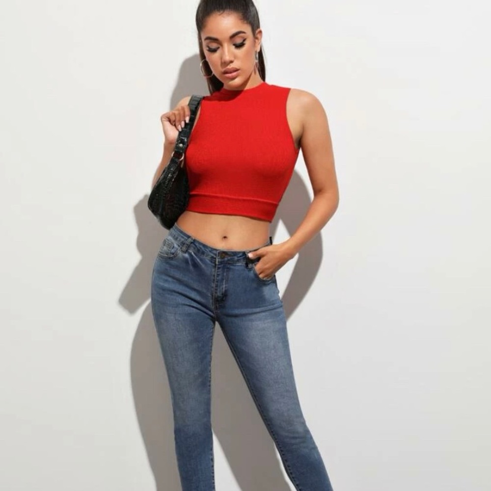 Open back, red cropped tank